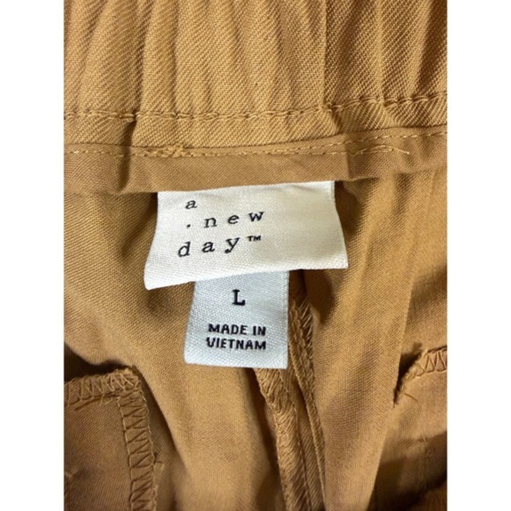 A New Day Womens Large High-Rise Cargo Pants Tan Brown Elastic Waist NWT NEW - Picture 5 of 10